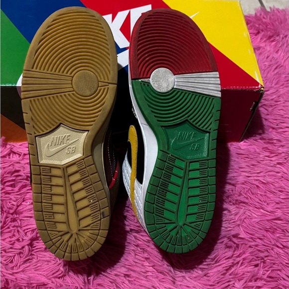 Athletic_Shoes